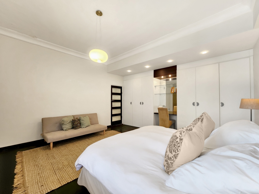 2 Bedroom Property for Sale in Sea Point Western Cape